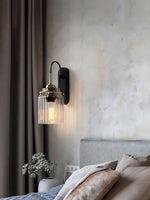 Cargar imagen en el visor de la Galería, Aplique de pared moderno de latón acanalado y vidrio - Lámpara de tocador para espejos de baño