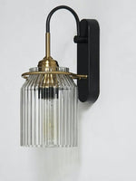 Cargar imagen en el visor de la Galería, Aplique de pared moderno de latón acanalado y vidrio - Lámpara de tocador para espejos de baño