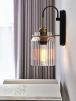 Cargar imagen en el visor de la Galería, Aplique de pared moderno de latón acanalado y vidrio - Lámpara de tocador para espejos de baño