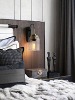 Cargar imagen en el visor de la Galería, Aplique de pared moderno de latón acanalado y vidrio - Lámpara de tocador para espejos de baño