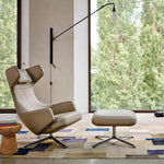 Cargar imagen en el visor de la Galería, Pivoting Long-Arm Black Wall Lamp room scene 8