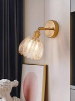 Cargar imagen en el visor de la Galería, Lámpara de pared retro de metal con tulipanes de cristal y flores