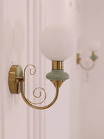 Cargar imagen en el visor de la Galería, Lámpara de pared escultural con un brillo ambiental refinado