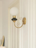 Cargar imagen en el visor de la Galería, Lámpara de pared escultural con un brillo ambiental refinado