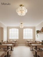 Cargar imagen en el visor de la Galería, Lámpara de techo redonda de disco de vidrio Sevra, de latón, para dormitorio