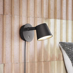 Charger l'image dans la visionneuse de galerie, Tip Acrylic Plug-In Wall Light - product image 2