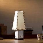 Charger l'image dans la visionneuse de galerie, Lampe de table géométrique moderne en métal – Abat-jour en parchemin pour éclairage de table de nuit