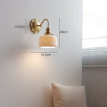 Charger l'image dans la visionneuse de galerie, Applique murale en céramique nervurée Curvona avec bras incurvé - Luminaire d'intérieur moderne pour chambre, salon et couloir