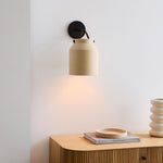 Charger l'image dans la visionneuse de galerie, Applique murale minimaliste Hanton – Applique en verre lait vintage avec accent en métal