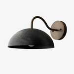 Cargar imagen en el visor de la Galería, Aplique de pared industrial de metal Curva - Brazo curvo de latón - Luminaria de cúpula martillada
