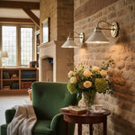 Cargar imagen en el visor de la Galería, Aplique de pared Aurenza con brazo curvo y forma de globo: lámpara de pared industrial moderna para baño, dormitorio y pasillo.