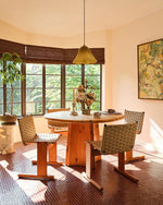 Cargar imagen en el visor de la Galería, Lámpara colgante Bellina – Forma fluida de vidrio en estilo minimalista para comedor