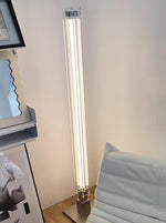 Bild in Gallery-Viewer laden, Industrieller Stil Minimalistische Glas Stehlampe M29