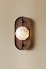 Bild in Gallery-Viewer laden, Bezel Alabaster Wandleuchte