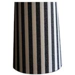 Charger l'image dans la visionneuse de galerie, Lampe de table Blendra à motif graphique en forme cylindrique – Éclairage d’intérieur contemporain en tissu