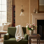 Cargar imagen en el visor de la Galería, Aplique de pared industrial Driscoll con brazo ajustable - Pantalla cónica de vidrio vintage