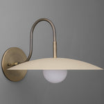 Cargar imagen en el visor de la Galería, Aplique de pared moderno de metal Curva - Brazo de latón antiguo con pantalla de disco color crema