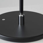 Charger l'image dans la visionneuse de galerie, Lampe de Bureau Minimaliste Baluxis – Forme Linéaire Épurée Lampe LED de Table pour Espace de Travail