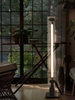 Bild in Gallery-Viewer laden, Industrieller Stil Minimalistische Glas Stehlampe M29