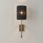 Charger l'image dans la visionneuse de galerie, Applique murale Atticus avec abat-jour en tissu - Lampe murale moderne en laiton pour chambre et couloir