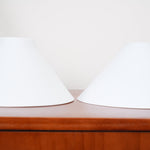 Cargar imagen en el visor de la Galería, Lámpara colgante Lumos de barra de latón con dos cabezales: iluminación arquitectónica moderna para isla de cocina