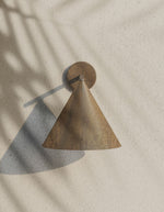 Bild in Gallery-Viewer laden, Skulpturale Kegel-Wandlampe – Retro-inspirierte Minimalistische Dekorative Ambientebeleuchtung für Wohnzimmer