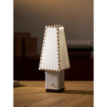 Charger l'image dans la visionneuse de galerie, Lampe de table géométrique moderne en métal – Abat-jour en parchemin pour éclairage de table de nuit
