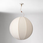 Cargar imagen en el visor de la Galería, Lámpara colgante Alvian con pantalla de lino texturizado: una luminaria colgante moderna y minimalista para comedores y salas de estar.