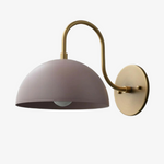 Cargar imagen en el visor de la Galería, Aplique de pared industrial de metal Curva - Brazo curvo de latón - Luminaria de cúpula martillada