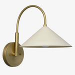 Cargar imagen en el visor de la Galería, Aplique de pared vintage de metal Curva: elegante pantalla cónica para dormitorios