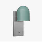 Charger l'image dans la visionneuse de galerie, Applique murale Metio Dome en laiton, style milieu de siècle moderne – Un éclairage polyvalent pour les espaces de vie