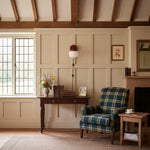 Cargar imagen en el visor de la Galería, Pantalla elegante de cristal opalino con luz ambiental suave para una iluminación con estilo en baños y pasillos.