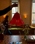 Cargar imagen en el visor de la Galería, Lámpara colgante Bellina – Forma fluida de vidrio en estilo minimalista para comedor