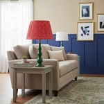 Charger l'image dans la visionneuse de galerie, Lampe de table sculpturale Grainora avec base en grain de bois naturel et abat-jour en tissu pour intérieurs chaleureux