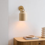 Charger l'image dans la visionneuse de galerie, Applique minimaliste Hanton – Applique vintage en verre laiteux et accents métalliques