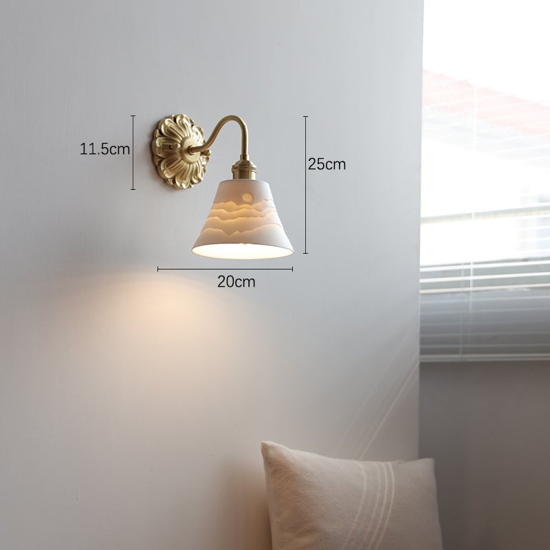 Applique murale en céramique nervurée Curvona avec bras incurvé - Luminaire d'intérieur moderne pour chambre, salon et couloir