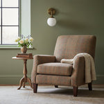 Cargar imagen en el visor de la Galería, Aplique de pared moderno con globo de cristal Glorica – Elegante aplique con globo de cristal para dormitorio o pasillo