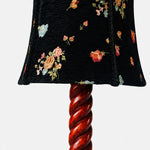 Charger l'image dans la visionneuse de galerie, floral fabric and carved wood table lamp