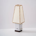 Charger l'image dans la visionneuse de galerie, Lampe de table géométrique moderne en métal – Abat-jour en parchemin pour éclairage de table de nuit