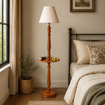 Bild in Gallery-Viewer laden, Vintage-Stehlampe aus Massivholz mit optionalem Beistelltisch
