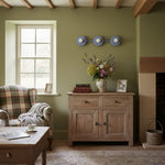 Cargar imagen en el visor de la Galería, Lámpara de tocador esférica Radiro Globe – Luminaria moderna de 3 luces para baño