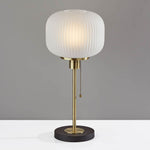 Bild in Gallery-Viewer laden, Pelviona gerippte Glas-Tischlampe - Messing- & schwarzer Metallfuß - Must-Have für die Wohnraumgestaltung