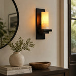 Bild in Gallery-Viewer laden, Compact wall sconce near a mirror and console