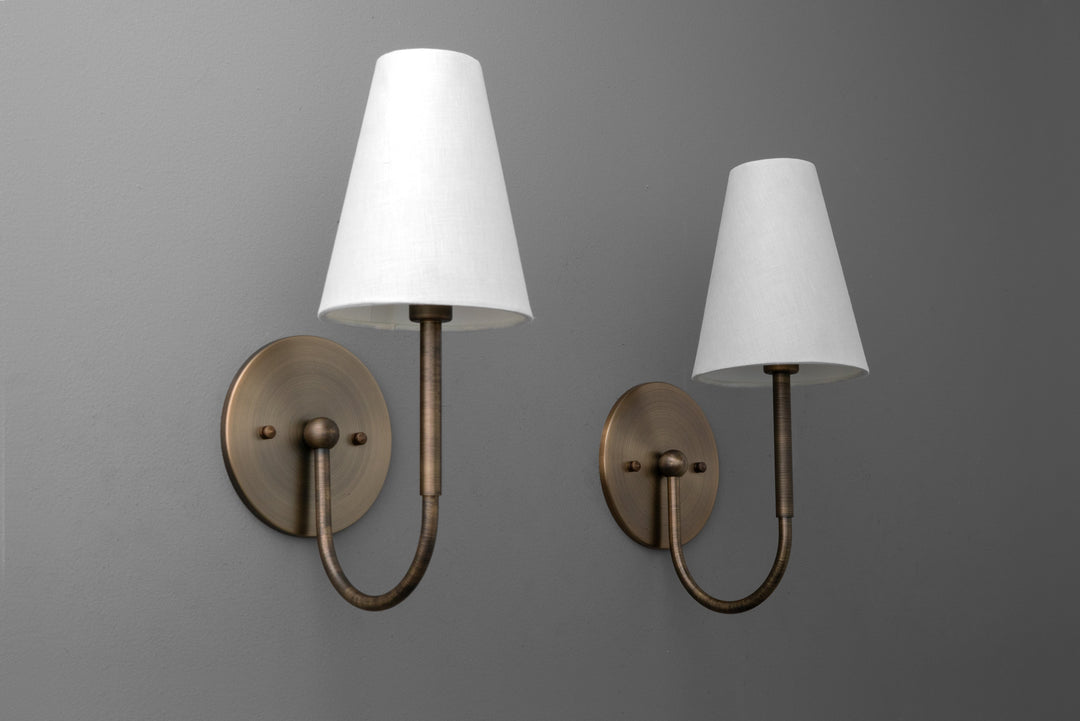 Applique murale traditionnelle Curva Metal Collection - Finition laiton avec abat-jour