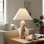 Charger l'image dans la visionneuse de galerie, Lampe de table décorative minimaliste Albi aux proportions équilibrées - Éclairage de bureau de chevet