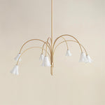 Cargar imagen en el visor de la Galería, Lámpara de araña de cristal floral Bellina – Elegante lámpara colgante de cristal con forma de flor para comedores y salas de estar