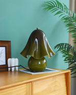 Cargar imagen en el visor de la Galería, Lámpara de mesa de cristal escultórico Bellina: iluminación moderna y minimalista para salón o dormitorio