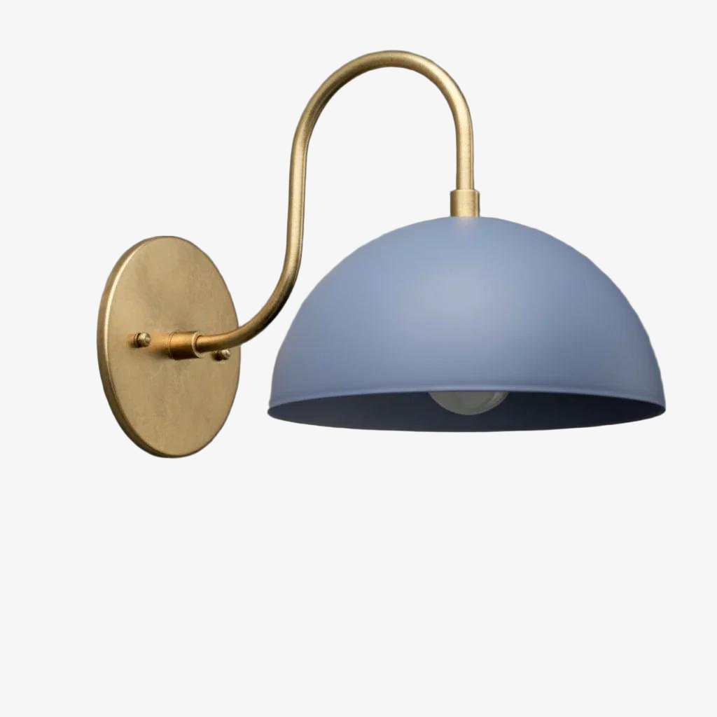 Aplique de pared industrial de metal Curva - Brazo curvo de latón - Luminaria de cúpula martillada