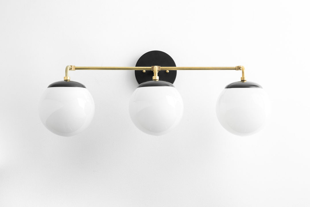 Aplique de pared de vidrio Glorica: lámpara de tocador vintage moderna