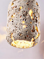 Cargar imagen en el visor de la Galería, Lámpara colgante recortada de travertino en forma de barril